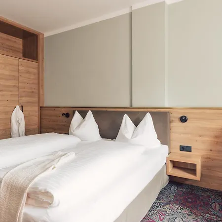 Hotel Boutique Zach 3*