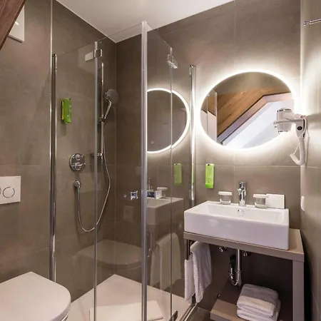 Zach Hotel